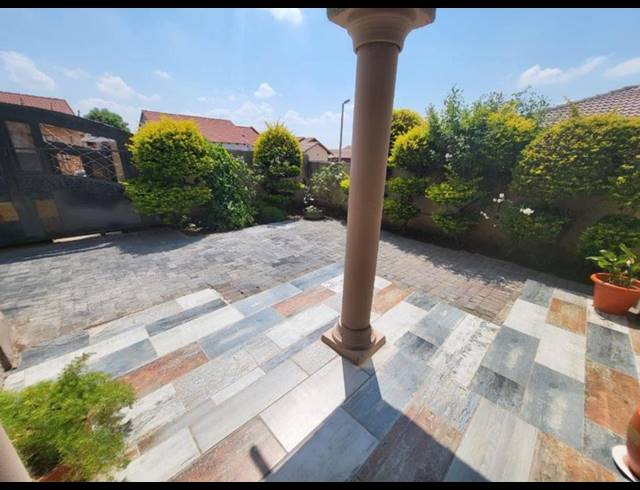 4 BEDROOM HOUSE FOR SALE IN TLHABANE WEST